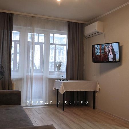 Apartment Near City Center On Peremohy Avenue 46 Tsjernihiv Buitenkant foto