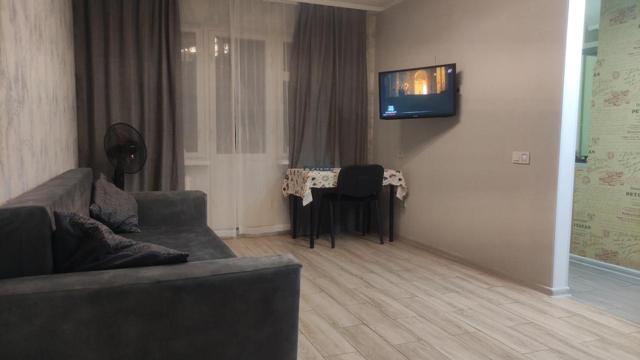 Apartment Near City Center On Peremohy Avenue 46 Tsjernihiv Buitenkant foto