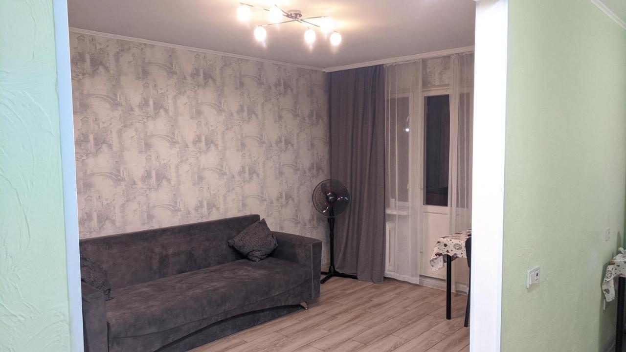 Apartment Near City Center On Peremohy Avenue 46 Tsjernihiv Buitenkant foto