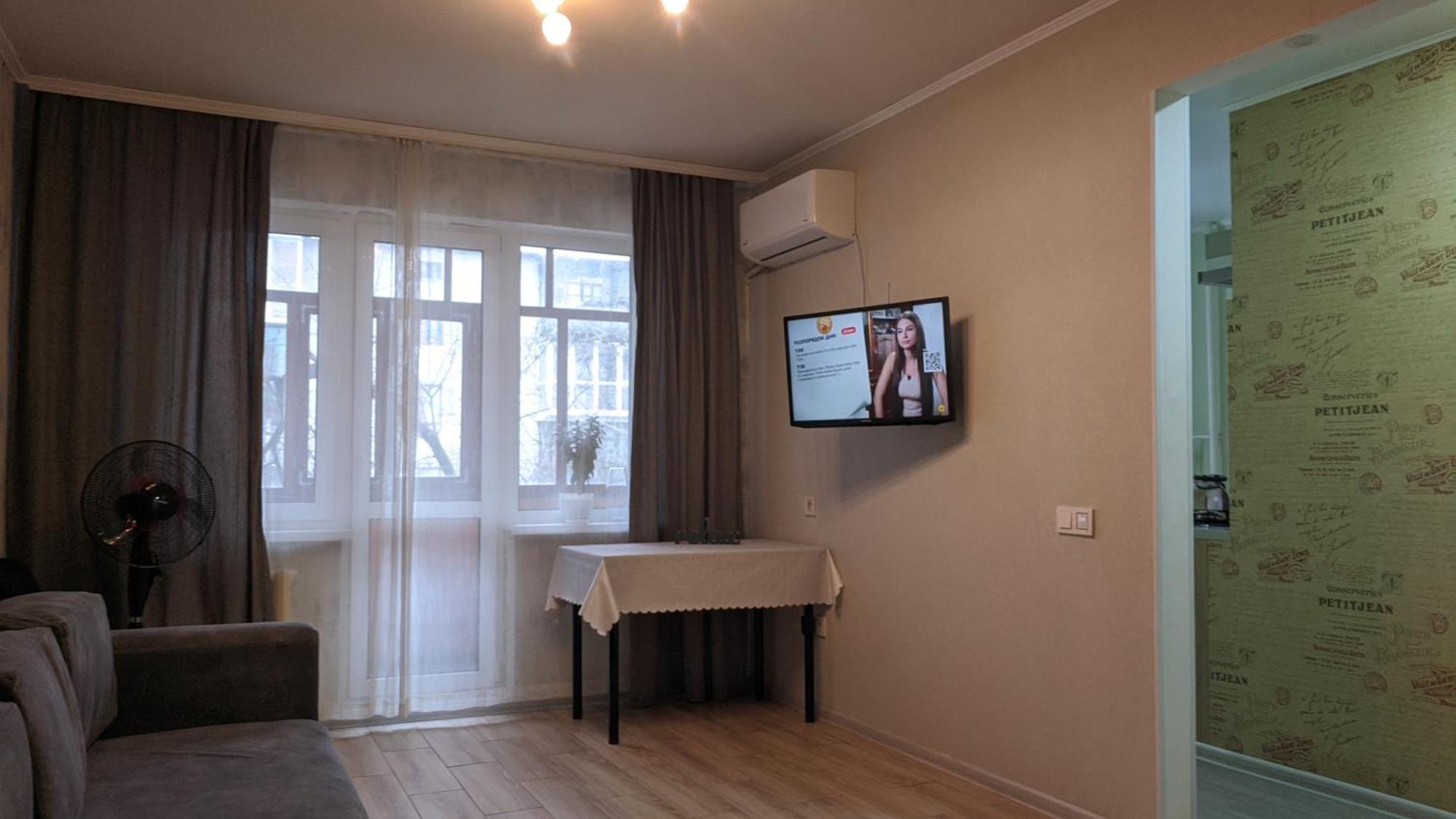 Apartment Near City Center On Peremohy Avenue 46 Tsjernihiv Buitenkant foto